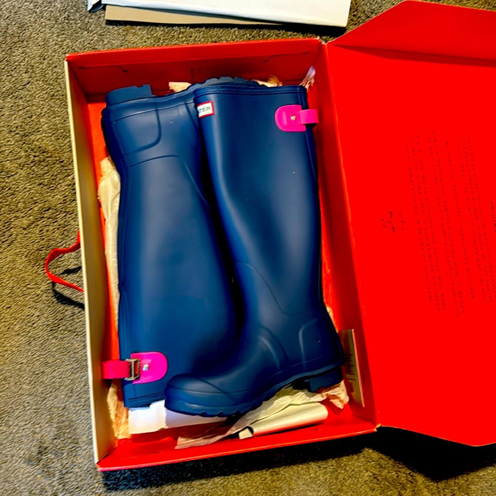 Hunter boots brand new in box rare pink and blue size 8/39